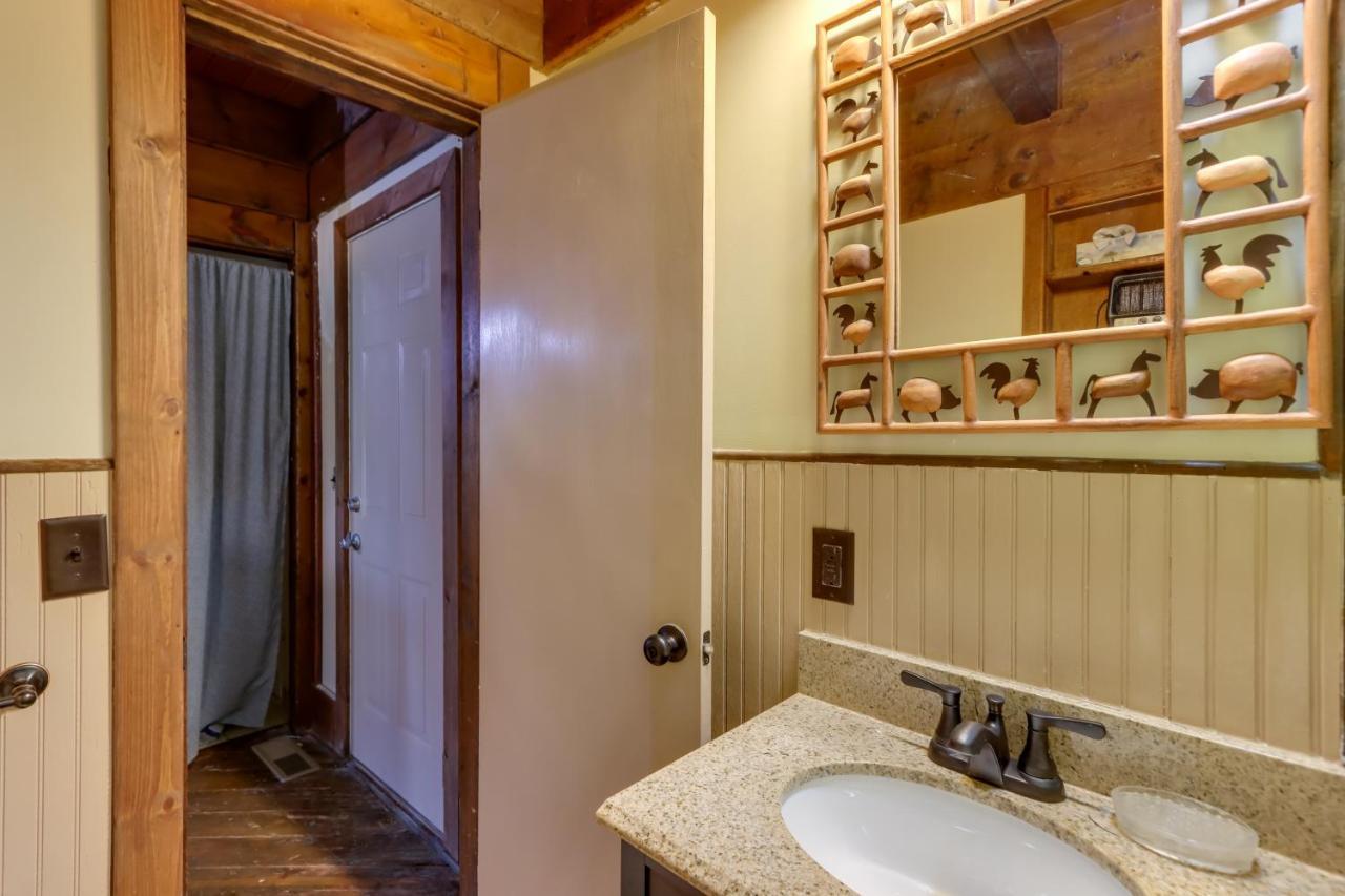 Mountaintop Ellijay Cabin With Private Hot Tub ภายนอก รูปภาพ